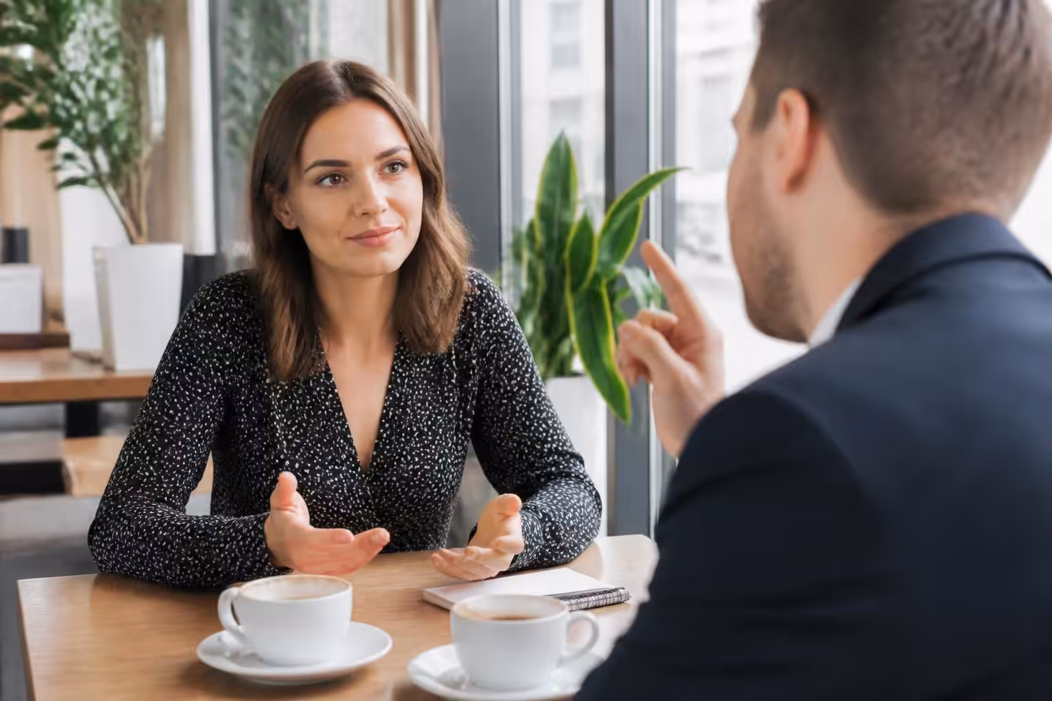 découvrez des stratégies efficaces pour répondre aux donneurs de leçon avec assurance et respect, et apprenez à gérer les conversations difficiles en toute confiance.