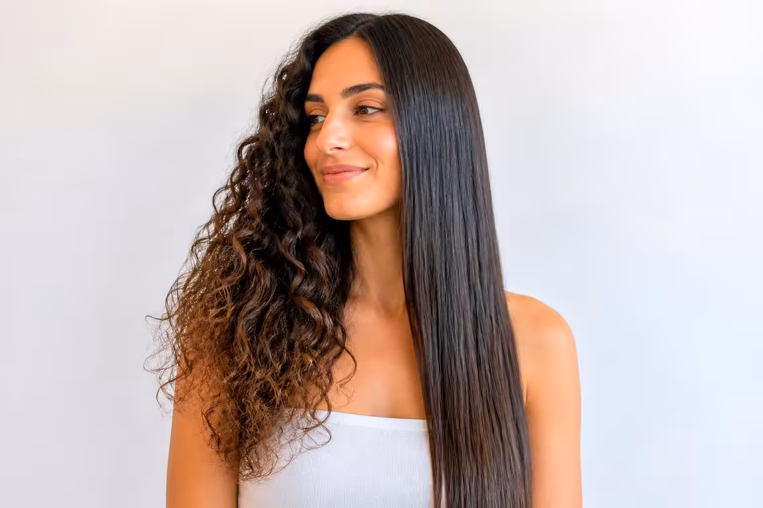 découvrez tout sur le lissage français : sa technique innovante, ses nombreux avantages et les résultats éclatants pour des cheveux lisses et brillants.