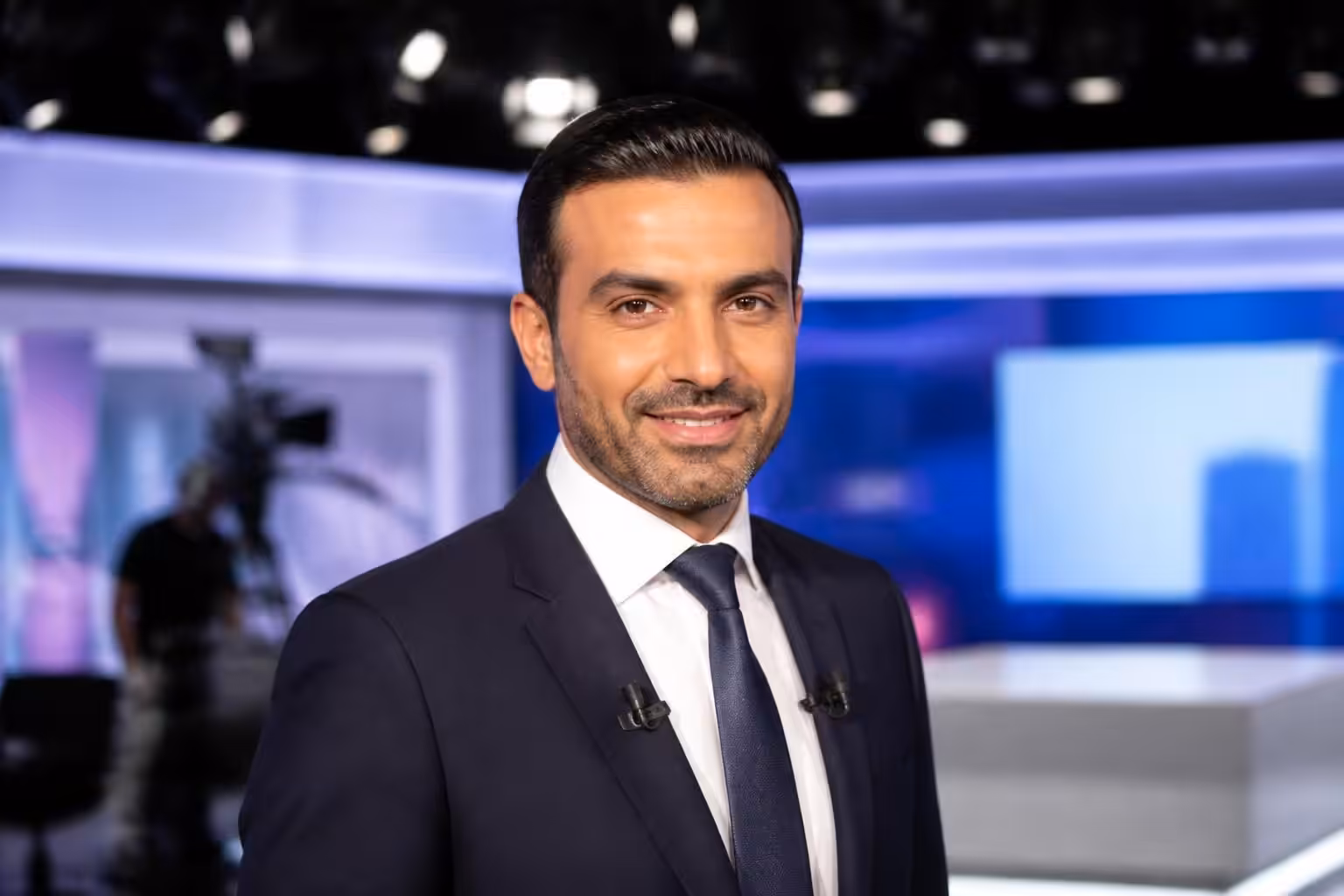 découvrez l'origine de raymond aabou, chroniqueur emblématique de tpmp, et tout ce qu'il faut savoir sur sa carrière et sa vie.